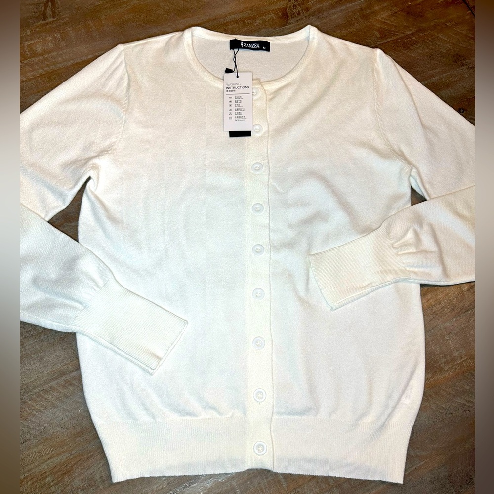 ⭐️NWT women’s white light cardigan sweater with functional buttons